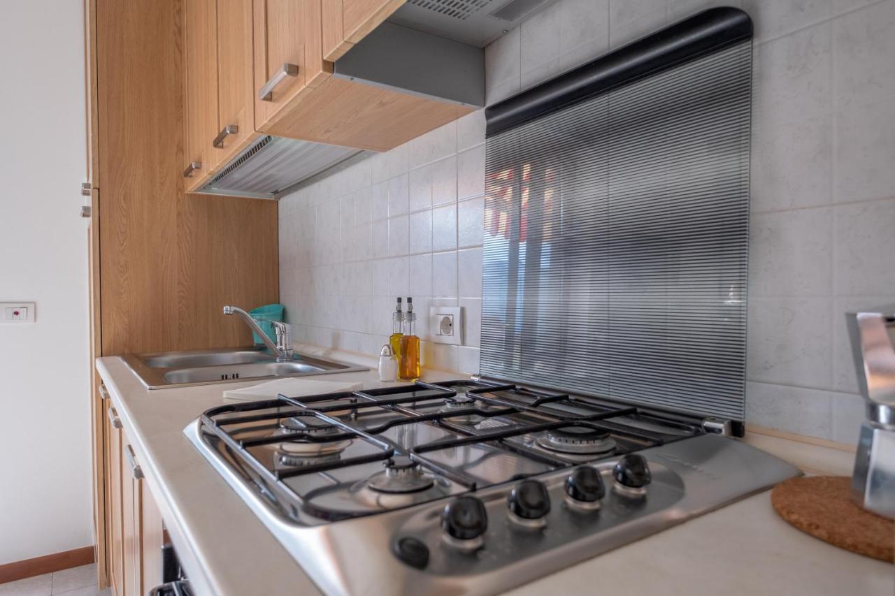 Happy Guest Apartments - Lake View And Pool Riva di Solto Ngoại thất bức ảnh