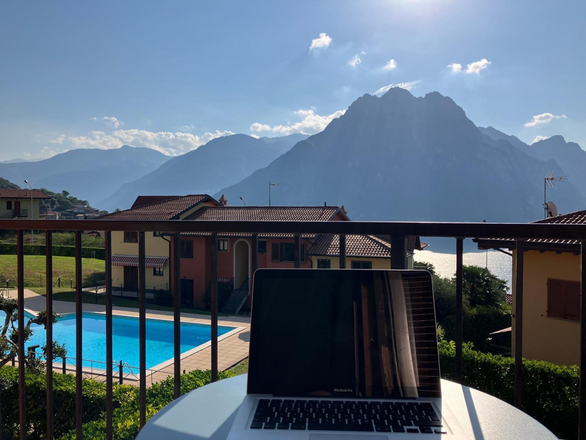 Happy Guest Apartments - Lake View And Pool Riva di Solto Ngoại thất bức ảnh