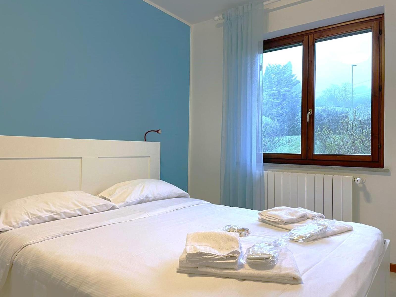 Happy Guest Apartments - Lake View And Pool Riva di Solto Ngoại thất bức ảnh