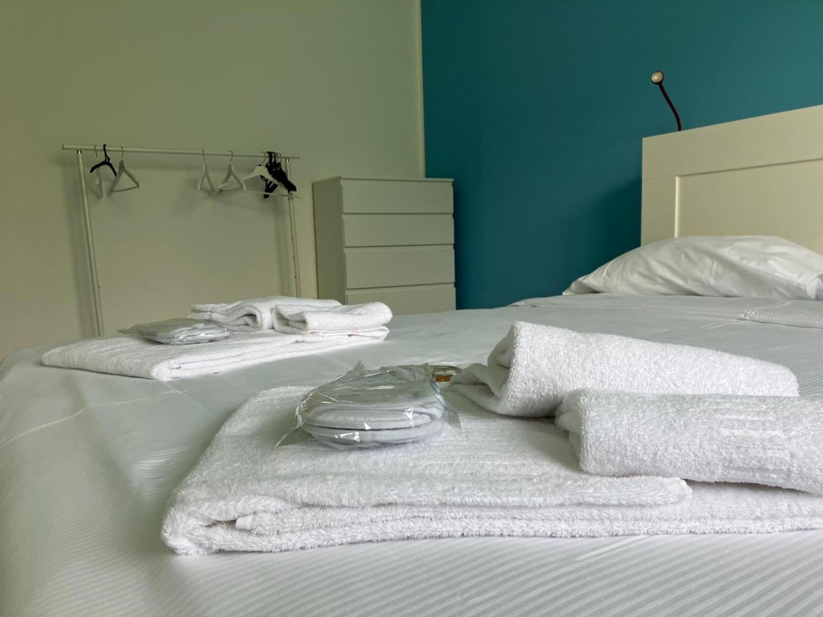 Happy Guest Apartments - Lake View And Pool Riva di Solto Ngoại thất bức ảnh